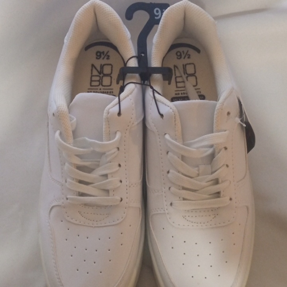No Boundaries Women’s Size 9.5 White Memory Foam Platform Athletic Sneakers NWT